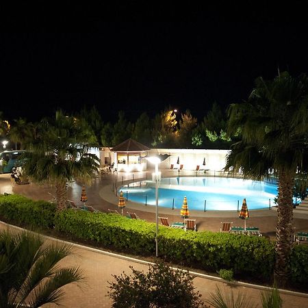 Oasiclub Hotel - Appartamenti Весте Екстериор снимка